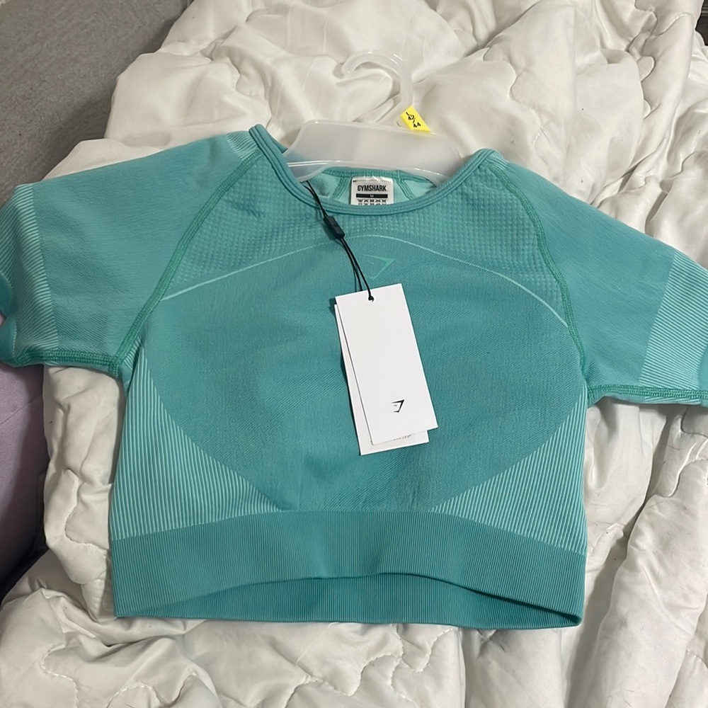 Brand new gym-shark workout shirt size: M